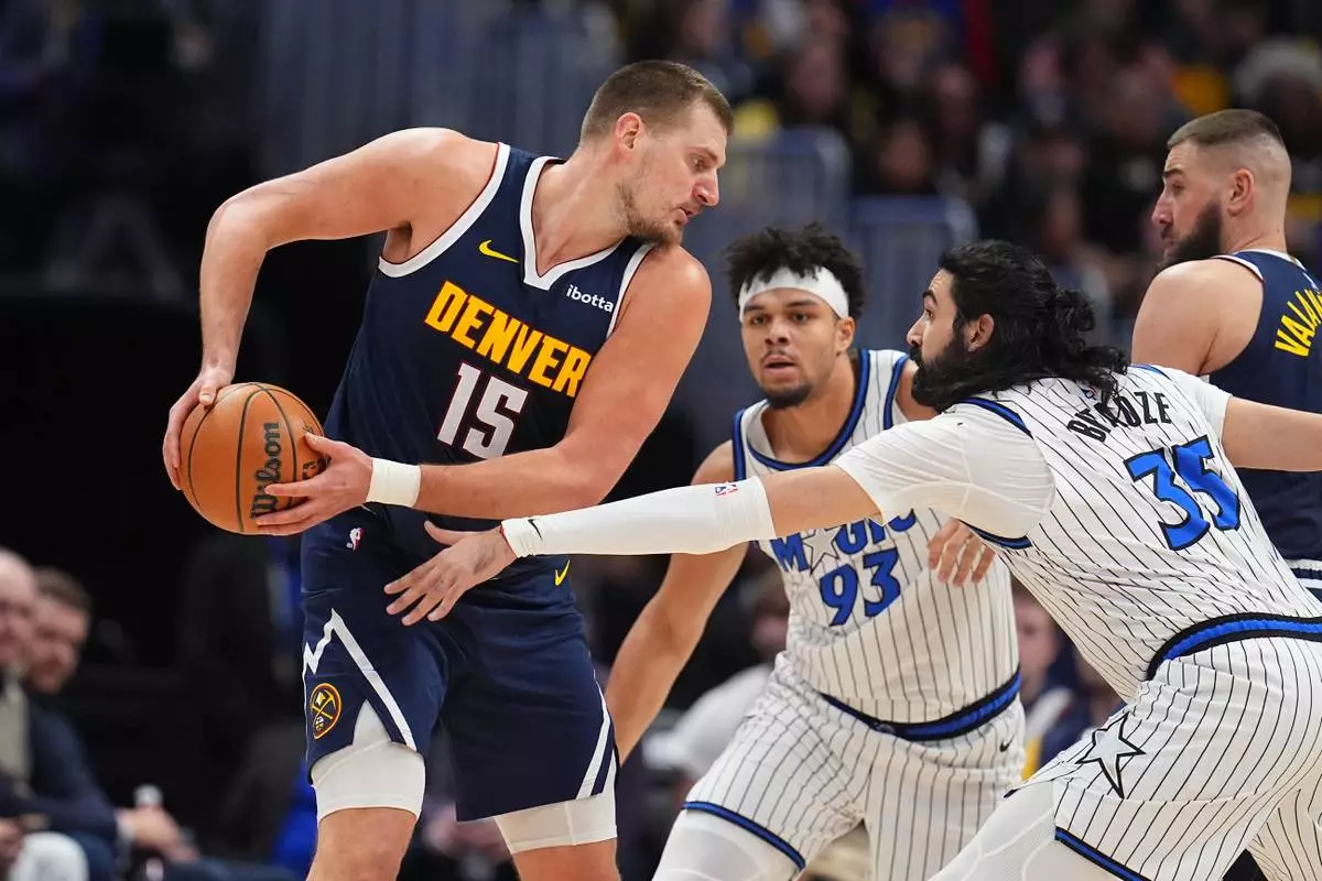 Jokić hace historia y Denver impone su ritmo para tumbar a Orlando, 115-126
