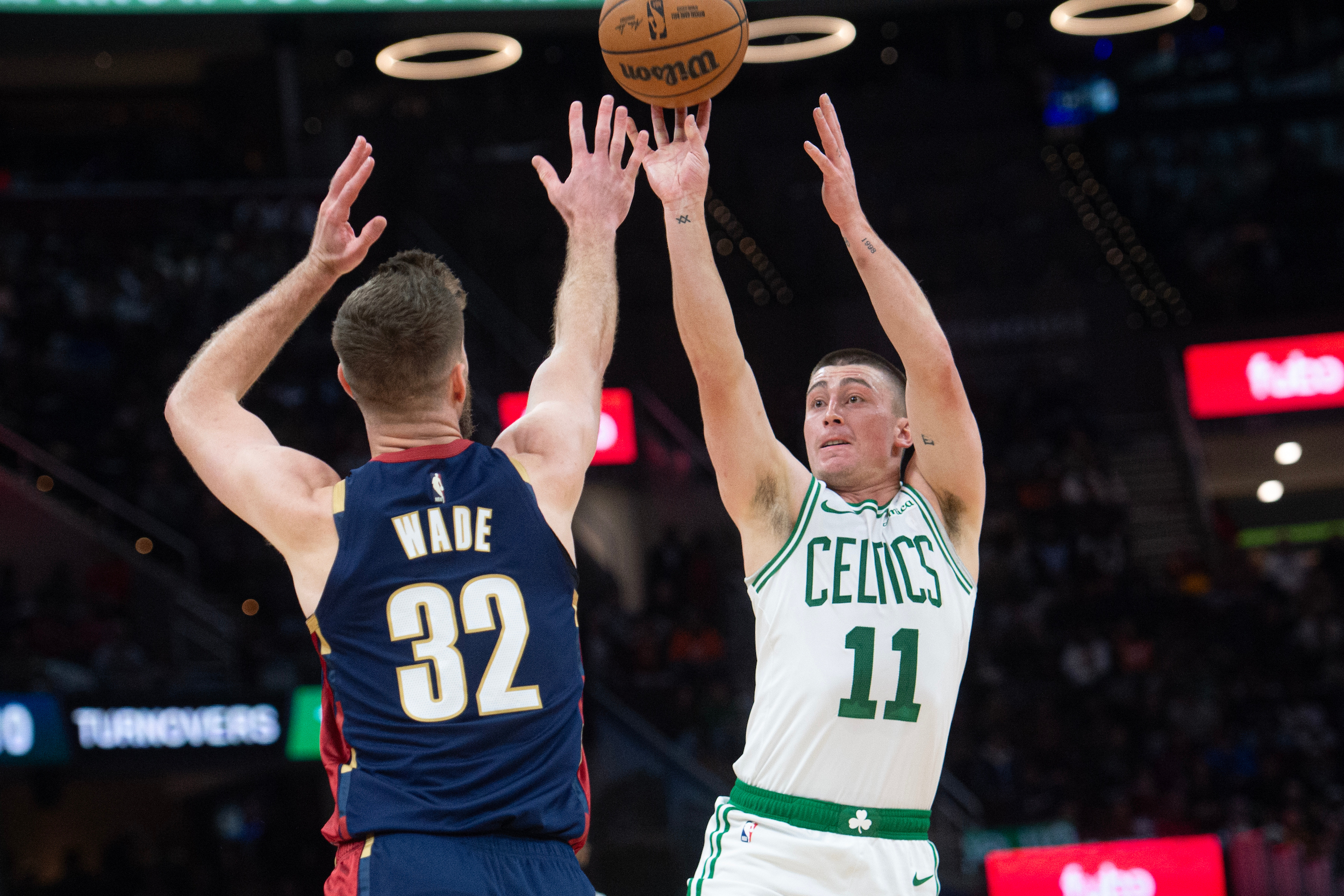 Pritchard firma su gran noche y Brown completa un triple-doble: los Celtics sobreviven en Cleveland (117-115)