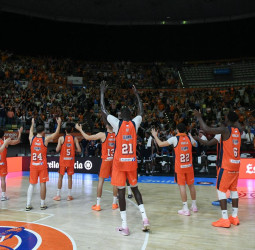 Leyma Coruña se lleva una batalla ante el Palencia, 82-75
