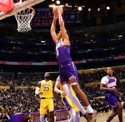 Los Suns desmontan a los Lakers: Brooks lidera, Gillespie sorprende y ni los 38 de Luka bastan, 125-108