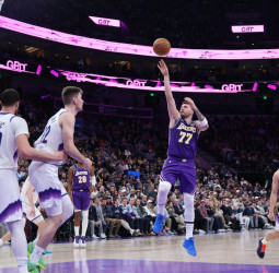 Doncic firma una noche histórica y lidera la victoria de los Lakers en Utah, 143-135