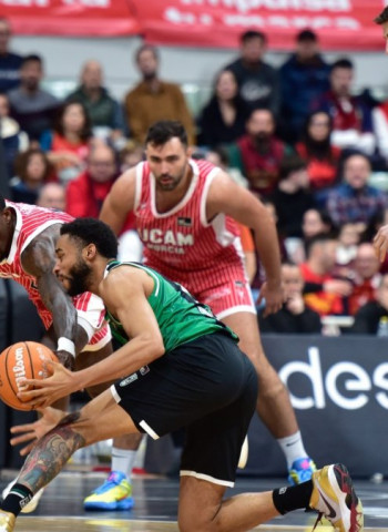 UCAM Murcia es tercero al ganar un emocionante choque (80-77)