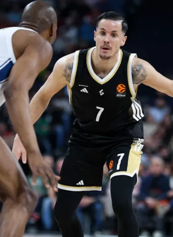 Heurtel y Vautier sostienen a ASVEL en una noche interminable y doblegan a Efes tras dos prórrogas, 103-99