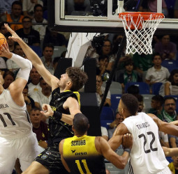 Llull le da el triunfo al Real Madrid en Tenerife, 70-71