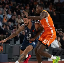 Valencia Basket sigue de dulce en la Euroliga tras ganar con cierta holgura al Anadolu Efes (94-82)