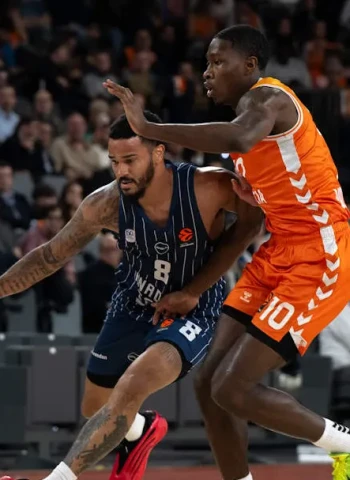 Valencia Basket sigue de dulce en la Euroliga tras ganar con cierta holgura al Anadolu Efes (94-82)