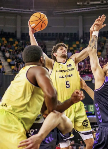 El Surne Bilbao mantiene su invicto en Miribilla (93-75)