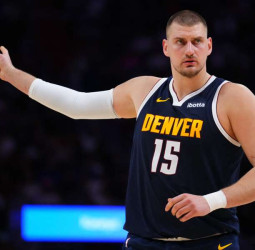 Nikola Jokic estará de baja al menos cuatro semanas por una hiperextensión en la rodilla izquierda