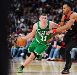 Pritchard toma el mando en Toronto y sostiene a unos Celtics en cuadro, 112-96