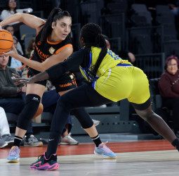 Valencia Basket vence a Gran Canaria en el regreso de Cristina Ouviña (83-66)