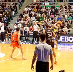 Monbus Obradoiro se impone en el partido del año y depende de si mismo para el ascenso directo (103-99)