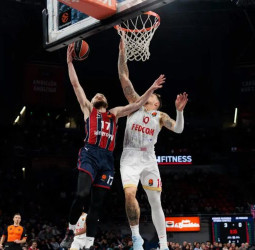 Baskonia impone su ley en el Buesa Arena y frena al Monaco, 85-73