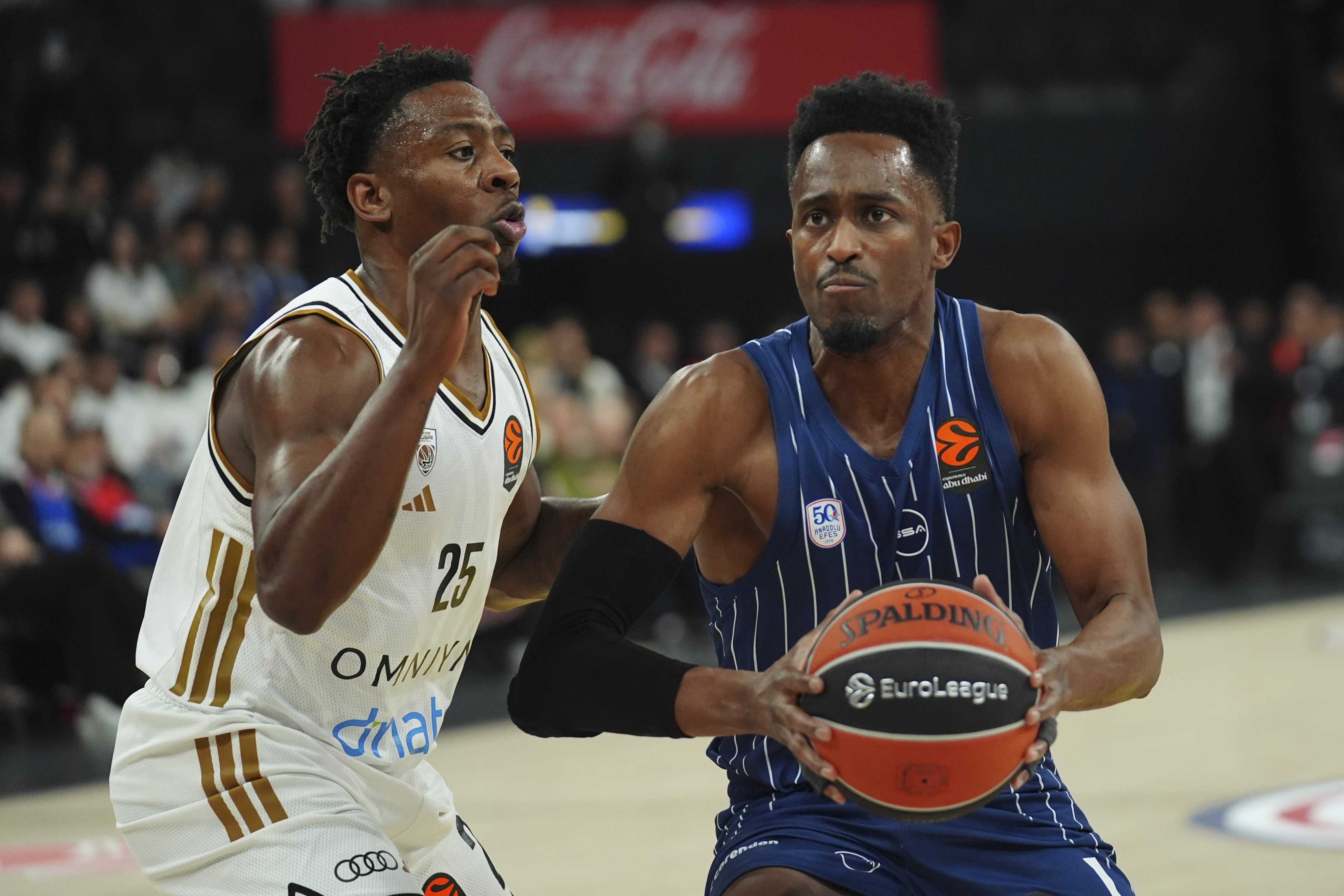 Wright impone su ley en Estambul y guía a Dubai a un triunfo de carácter, 76-80