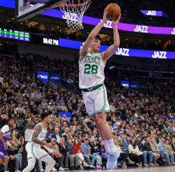 NBA | Derrick White firma una actuación histórica y guía a Boston Celtics ante Utah Jazz (129-119)