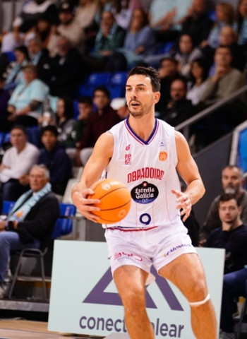 Un Monbus Obradoiro desatado firma la mayor paliza jamás vista en Primera FEB