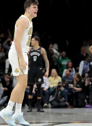 NBA | Boston Celtics sobrevive a dos prórrogas ante Brooklyn Nets con Pritchard y Brown como ejes, 130-126