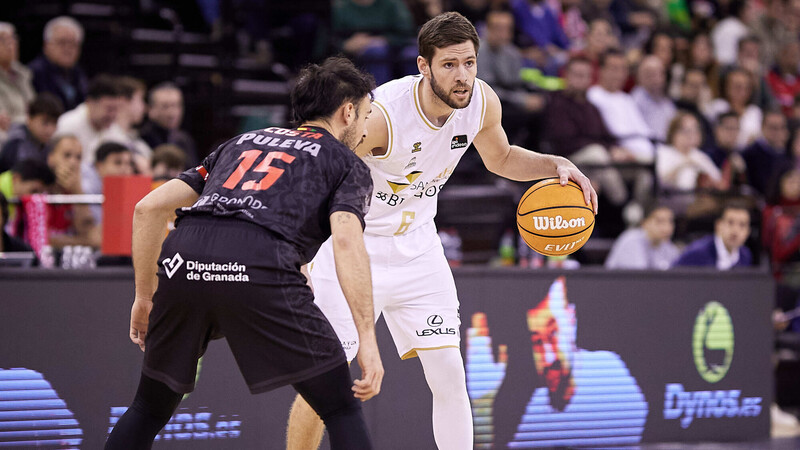 El San Pablo Burgos despierta en Granada y aprieta la lucha por la permanencia en la ACB, 90-107