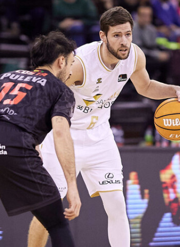 El San Pablo Burgos despierta en Granada y aprieta la lucha por la permanencia en la ACB, 90-107