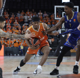 EuroLeague | Un Valencia Basket de menos a más remonta en el Roig Arena ante el Maccabi Tel Aviv (94-83)