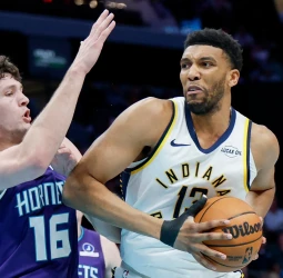 NBA: Indiana Pacers cortan su mala racha en Charlotte y Rick Carlisle alcanza las 1.000 victorias (114-112)