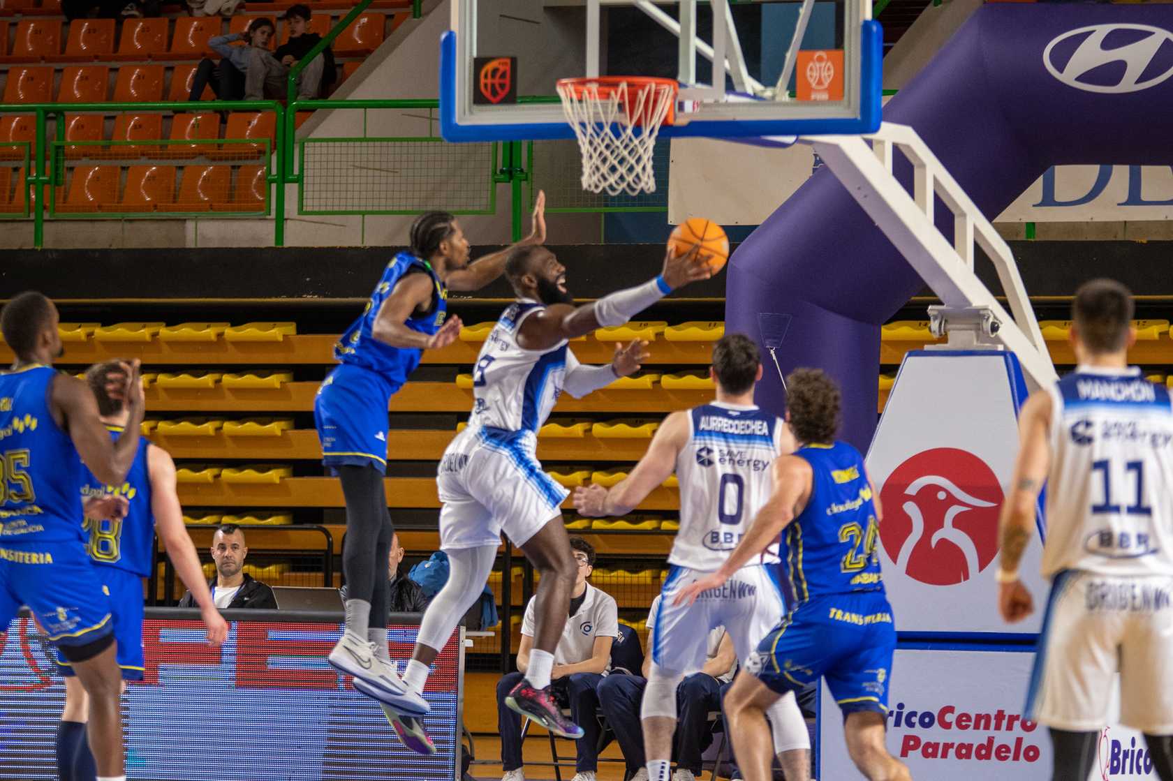 Flexicar Fuenlabrada Steals Road Victory Behind Dominant Jonathan Kasibabu Performance (69-72)