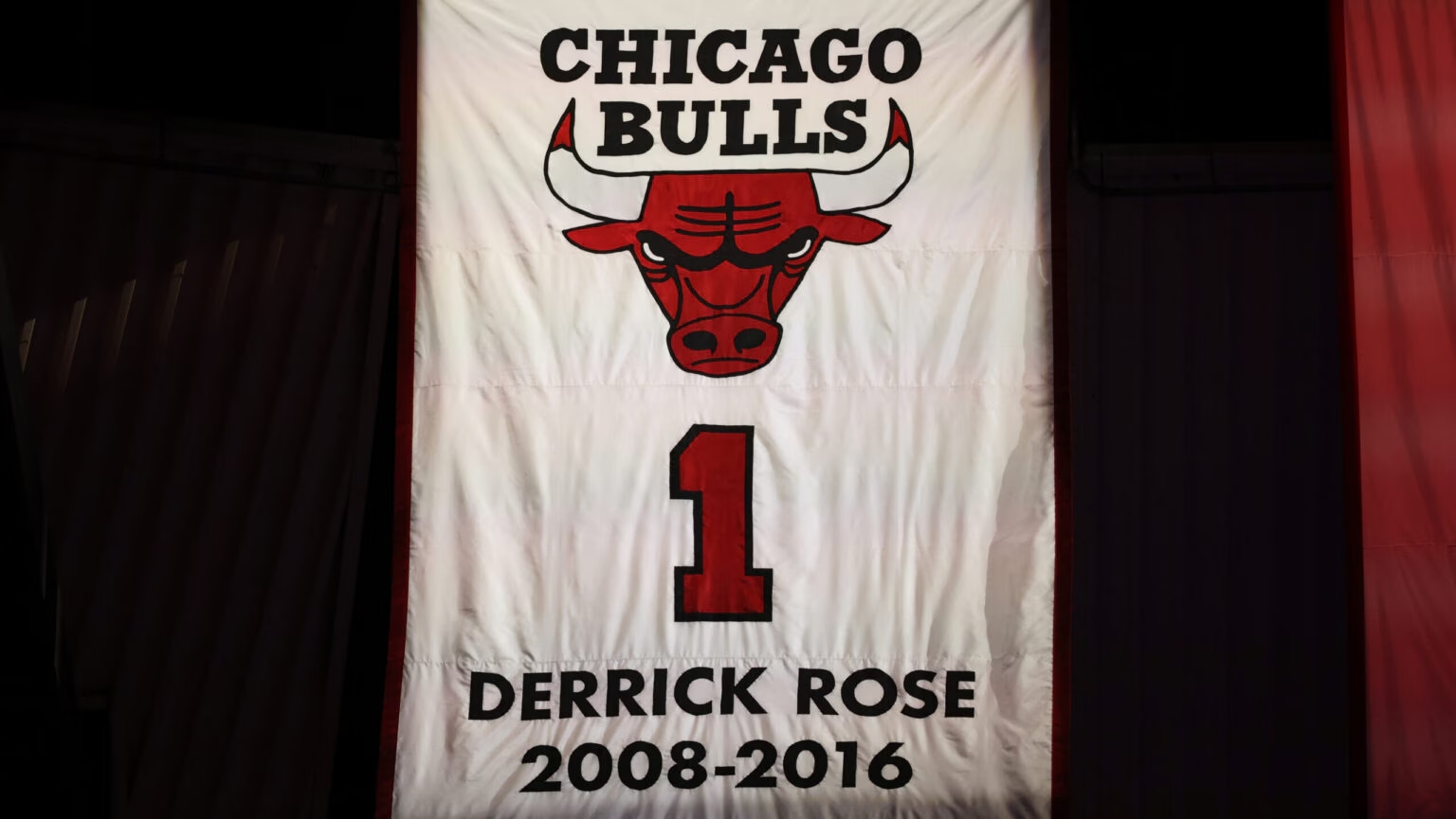 NBA | Chicago Bulls retiran el dorsal 1 de Derrick Rose y elevan al cielo del United Center al hijo de la ciudad