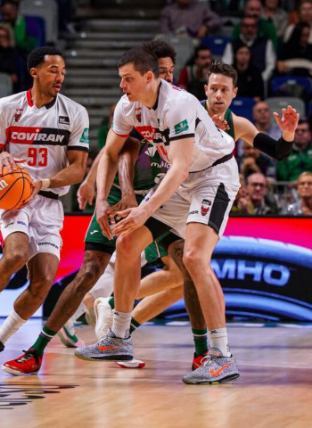 El Unicaja despierta a tiempo para sellar su billete copero (88-79)