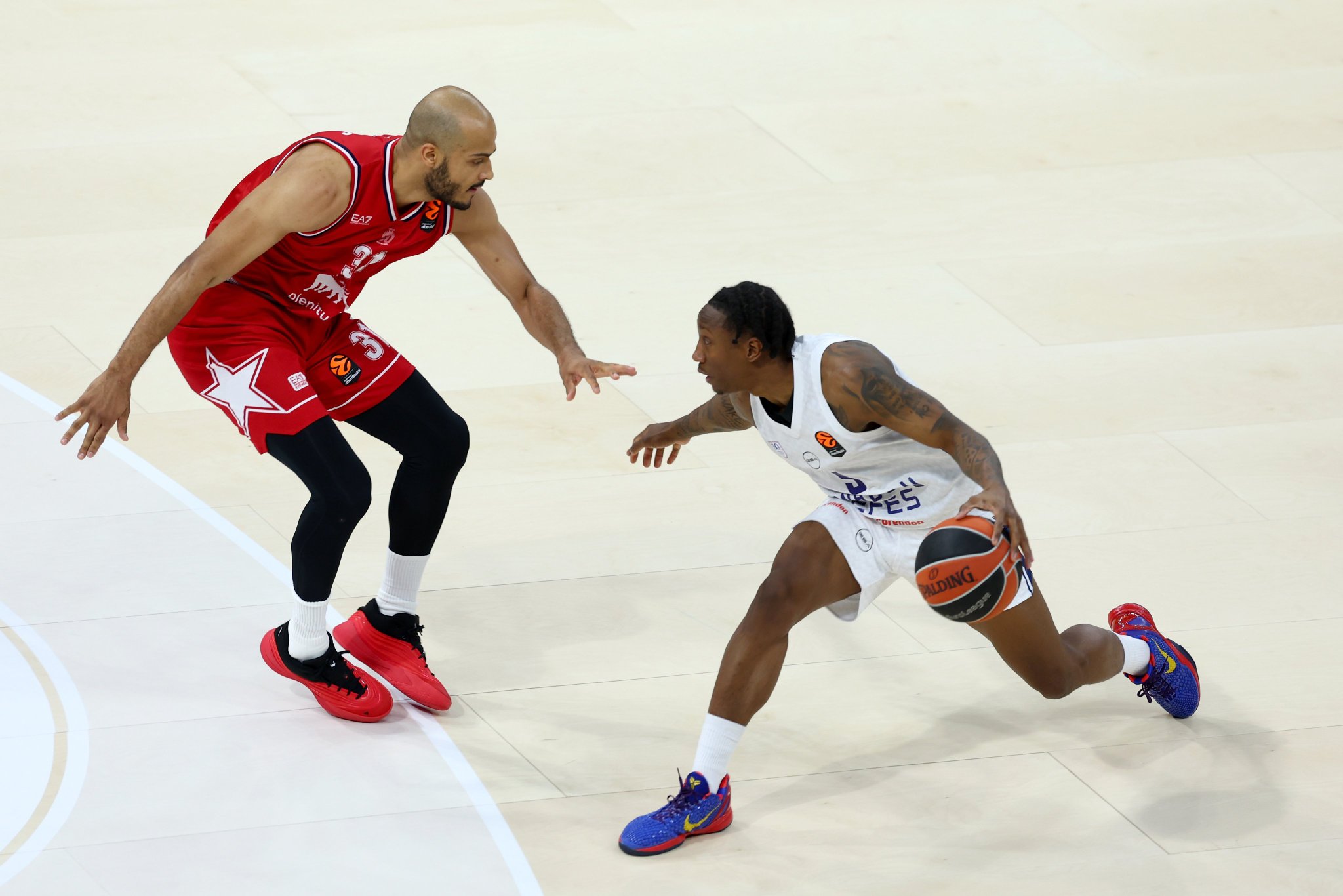 Armoni Brooks eleva a Olimpia Milano y tumba a Anadolu Efes tras una remontada decisiva en la EuroLeague, 87-74