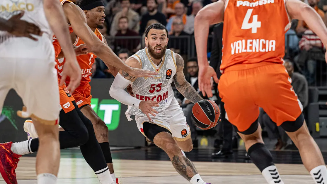EuroLeague; La afición 'taronja' vive la primera derrota en el Roig Arena ante un excelso AS Mónaco (92-101)