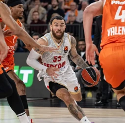 EuroLeague; La afición 'taronja' vive la primera derrota en el Roig Arena ante un excelso AS Mónaco (92-101)