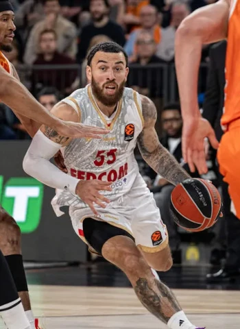 EuroLeague; La afición 'taronja' vive la primera derrota en el Roig Arena ante un excelso AS Mónaco (92-101)