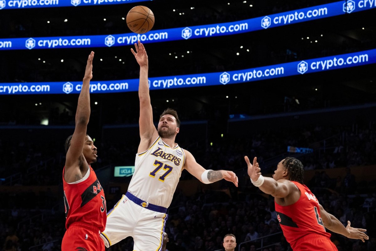 NBA: Los Angeles Lakers recuperan sensaciones ante Toronto Raptors con liderazgo de Luka Doncic y LeBron James (110-93)