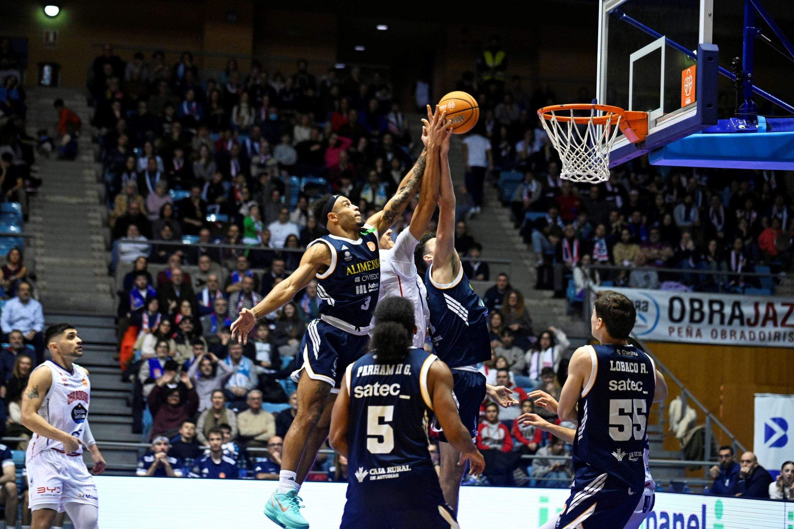 Primera FEB | El Monbus Obradoiro impone su ritmo ante Oviedo y abre la segunda vuelta con victoria (86-68)