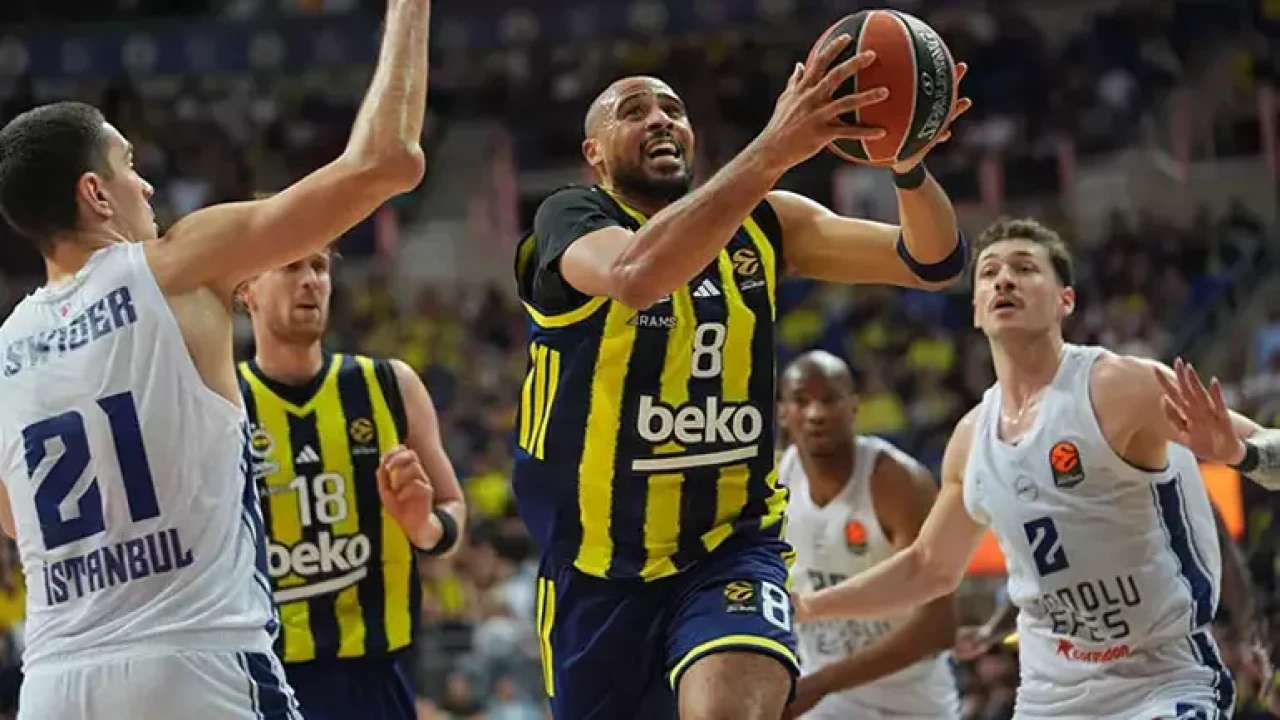 EuroLeague | Fenerbahce impone su ley ante Anadolu Efes en el derbi de Estambul, 79-62