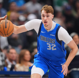 Cooper Flagg enciende las alarmas en Dallas tras torcerse el tobillo ante Denver