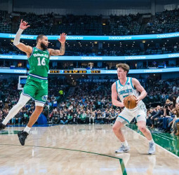 NBA | Knueppel decide ante Flagg en un duelo de novatos y da el triunfo a los Hornets en Dallas (123-121)