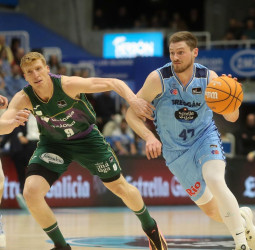 El Río Breogán se da un festín ante Unicaja para abrir el nuevo año (98-82)