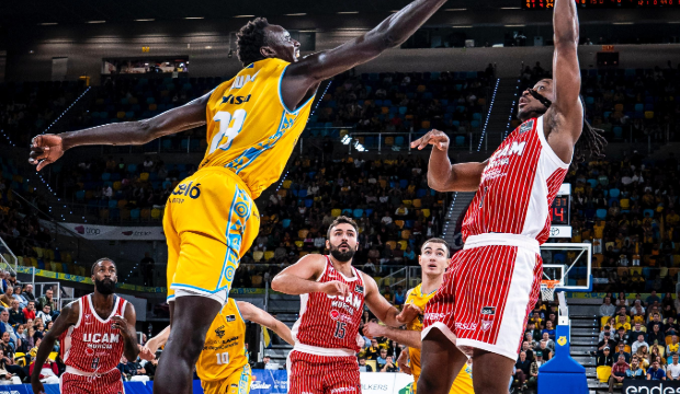 El Dreamland Gran Canaria se hace fuerte en el Arena y sigue vivo en la carrera por la Copa, 77-72