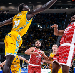 El Dreamland Gran Canaria se hace fuerte en el Arena y sigue vivo en la carrera por la Copa, 77-72