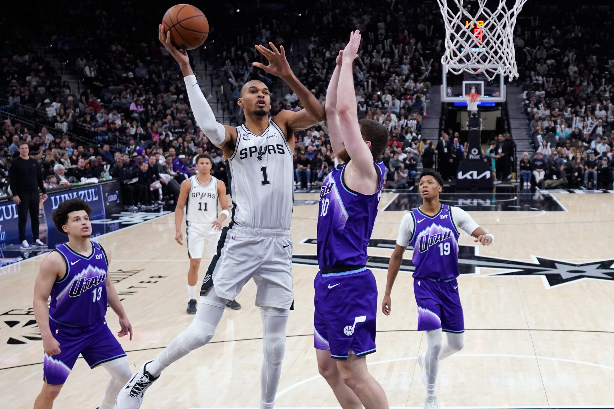 NBA: Victor Wembanyama celebra su elección como titular del All-Star con 33 puntos ante Utah Jazz (123-110)