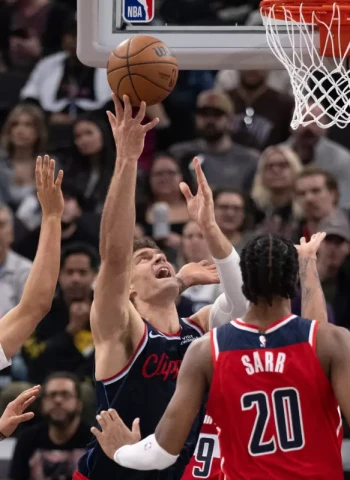 NBA | Barnes reparte juego en Toronto, Mitchell manda en Cleveland y Kawhi impone jerarquía en Los Angeles
