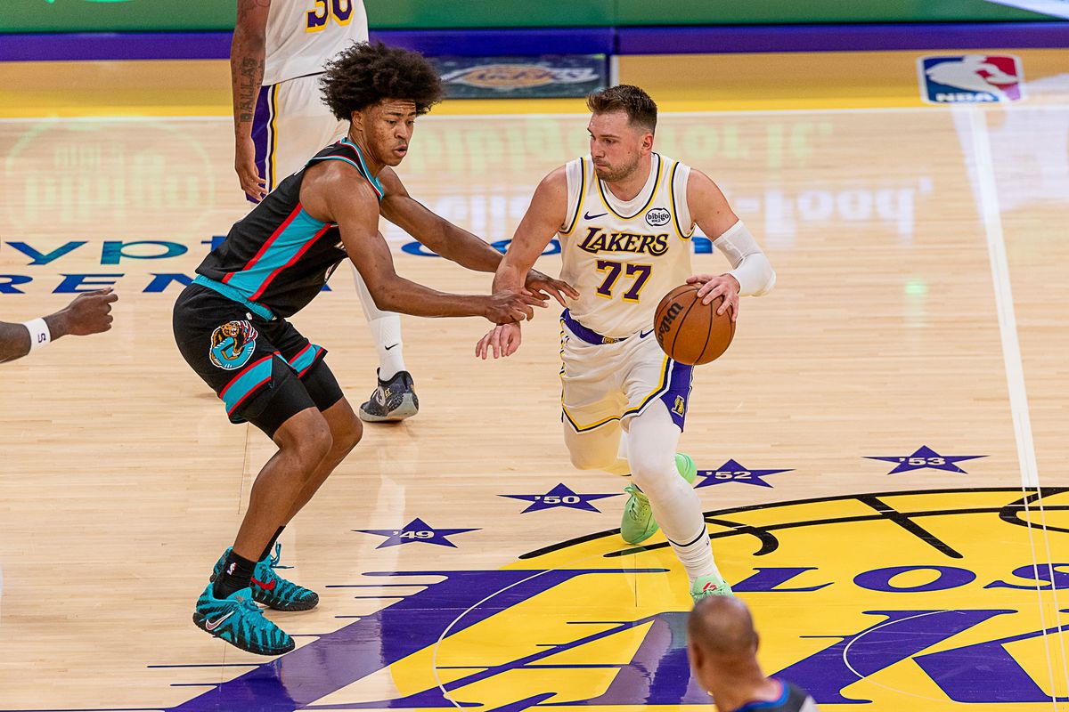 NBA: Luka Dončić lidera la remontada de Los Angeles Lakers ante Memphis Grizzlies (120-114)