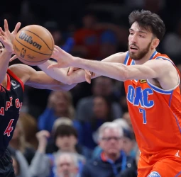 NBA | Immanuel Quickley decide en Oklahoma City y Toronto encadena su cuarta victoria ante los Thunder (103-101)