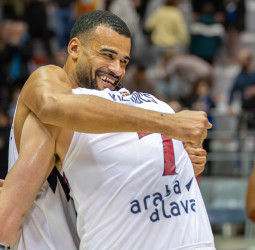 El Kosner Baskonia da un paso casi definitivo hacia la Copa (85-96)
