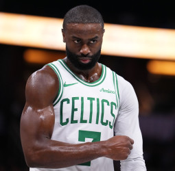 NBA | Jaylen Brown estalla contra los árbitros