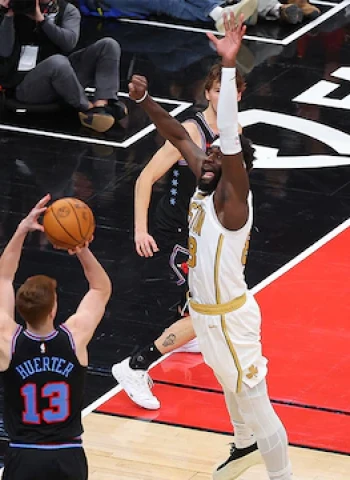 NBA | Kevin Huerter decide sobre la bocina y Chicago Bulls supera a Boston Celtics en la noche del homenaje a Derrick Rose, 111-114