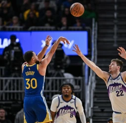 NBA | Stephen Curry regresa con 31 puntos y lidera la reacción de los Warriors ante Utah Jazz (123-114)