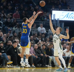 NBA: Stephen Curry y Jimmy Butler sostienen a los Warriors ante los Bucks en San Francisco, 113-120