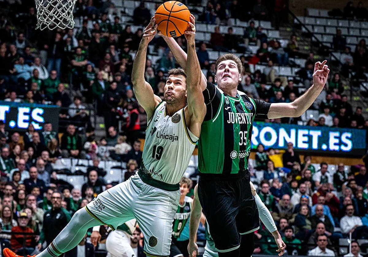Basketball Champions League | Cameron Hunt decide en el tramo final y el Joventut tumba al Unicaja en Badalona (71-66)