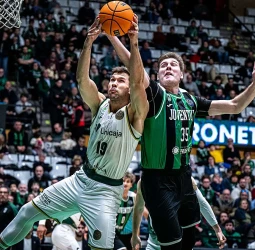 Basketball Champions League | Cameron Hunt decide en el tramo final y el Joventut tumba al Unicaja en Badalona (71-66)